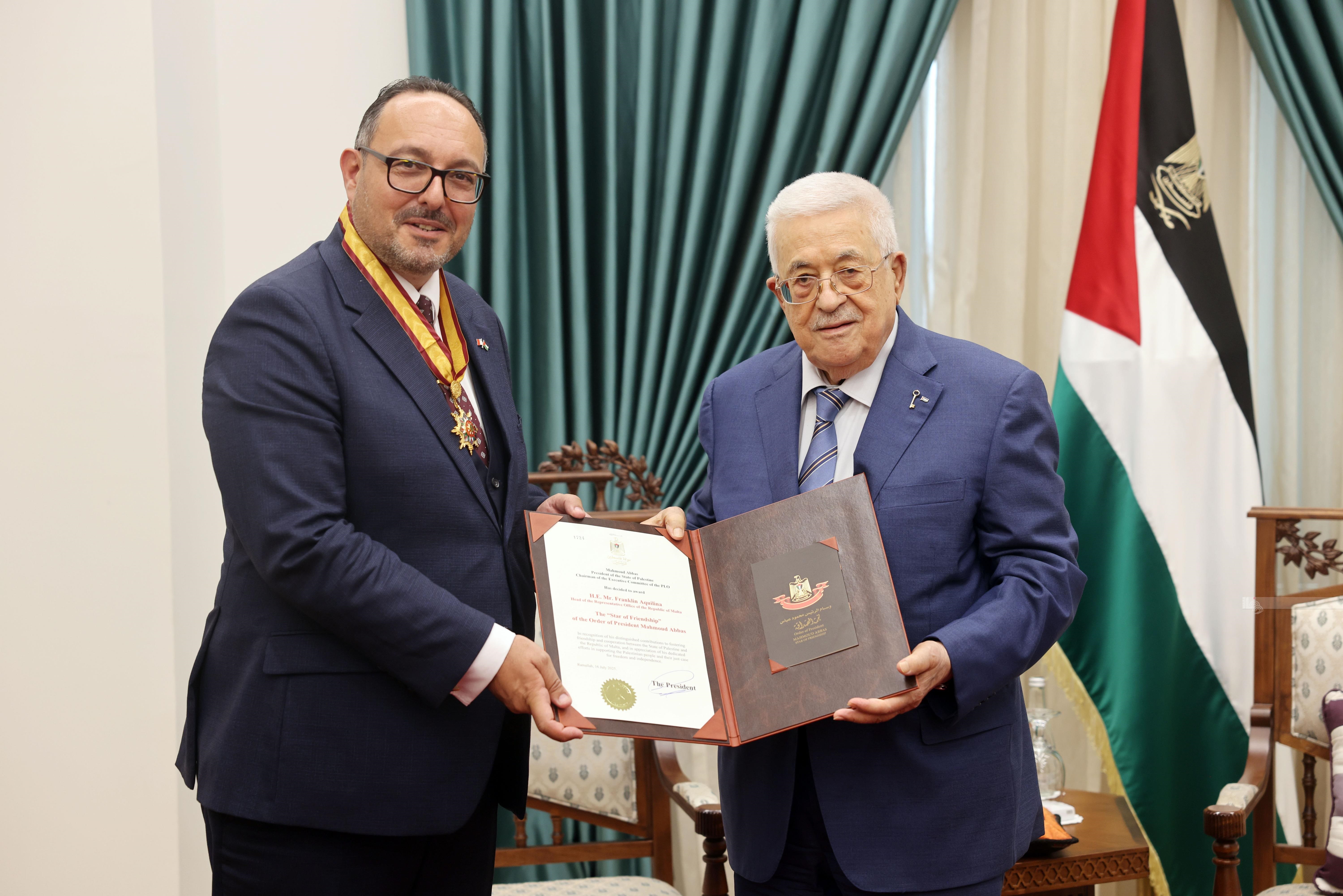 الرئيس يمنح رئيس مكتب تمثيل مالطا "نجمة الصداقة" من وسام الرئيس